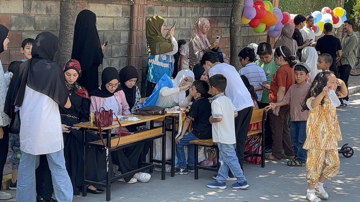 Küçükçekmece'de 3. Uygur Sokak Oyunları Şenliği düzenlendi