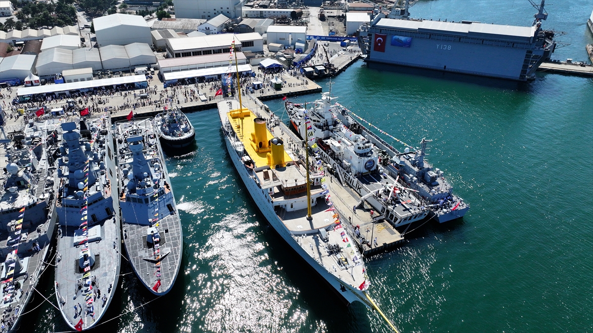 TCG Savarona: Atatürk'ün mirası ziyaretçileri duygulandırıyor