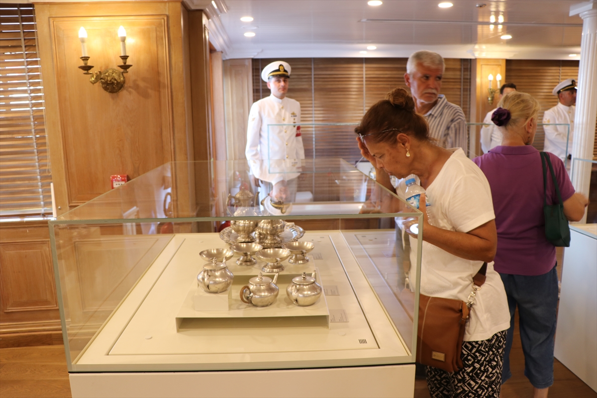 TCG Savarona: Atatürk'ün mirası ziyaretçileri duygulandırıyor