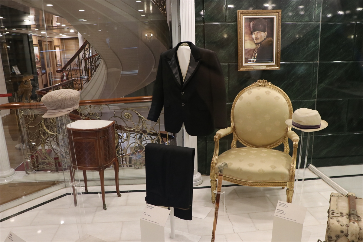 TCG Savarona: Atatürk'ün mirası ziyaretçileri duygulandırıyor