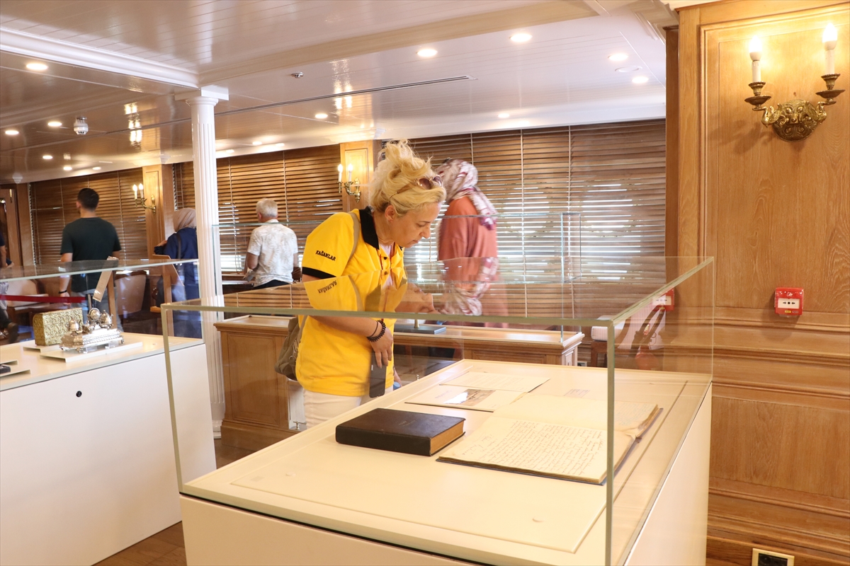TCG Savarona: Atatürk'ün mirası ziyaretçileri duygulandırıyor