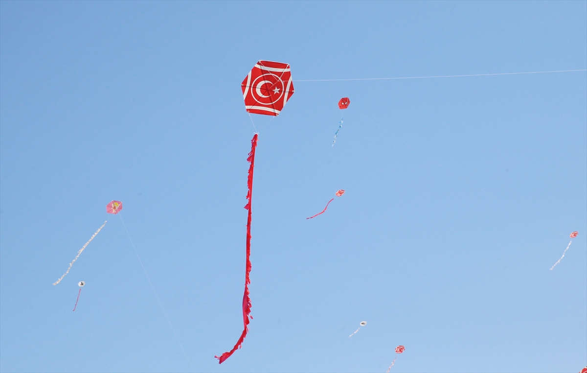 Kastamonu'da 3. Uçurtma Şenliği: Yüzlerce uçurtma havalandı