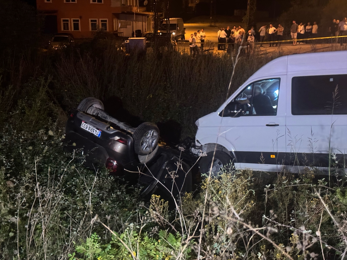 Bartın'da yolcu minibüsü ve otomobil çarpıştı: 11 yaralı