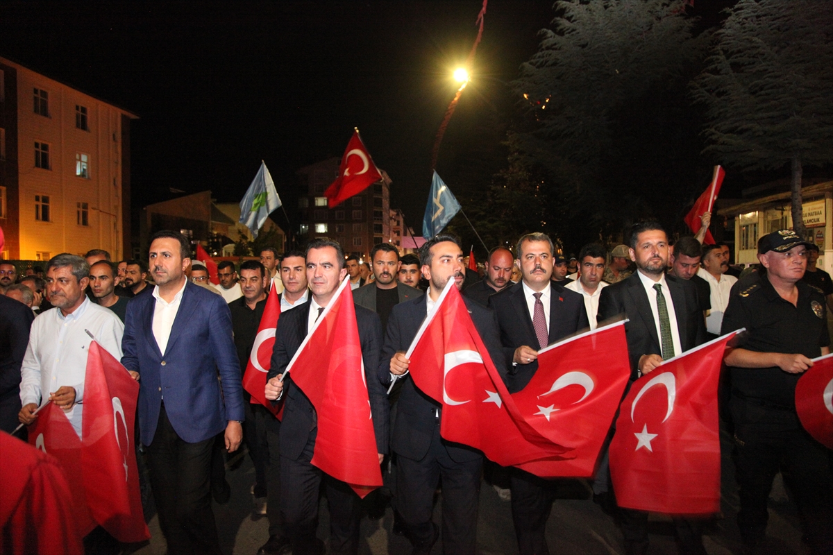 Ahlat'ta Malazgirt Zaferi coşkusu: Konser ve bayraklı yürüyüş