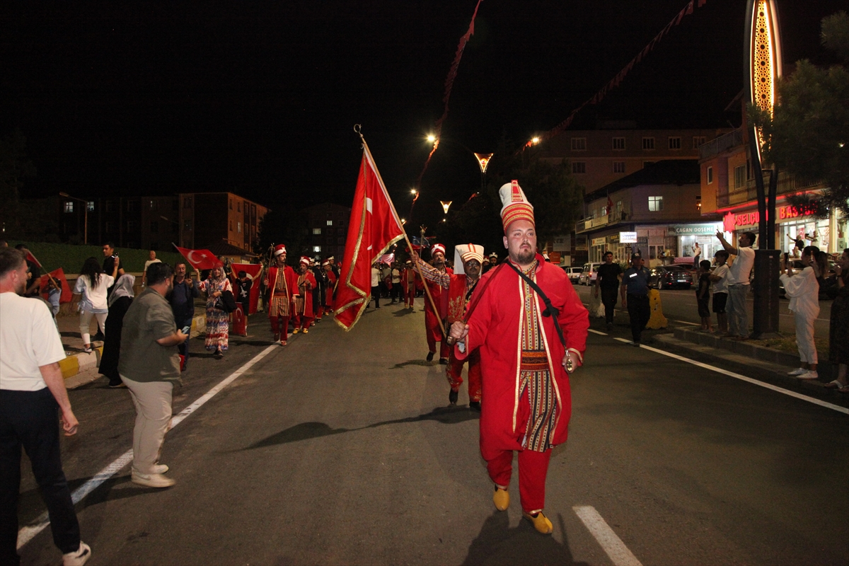 Ahlat'ta Malazgirt Zaferi coşkusu: Konser ve bayraklı yürüyüş