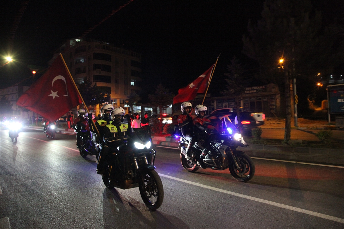 Ahlat'ta Malazgirt Zaferi coşkusu: Konser ve bayraklı yürüyüş