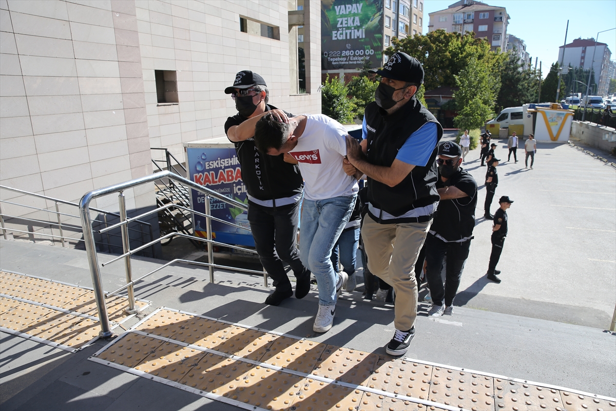 Eskişehir'de uyuşturucu operasyonu: 9 kişi yakalandı, 147 bin hap ele geçirildi
