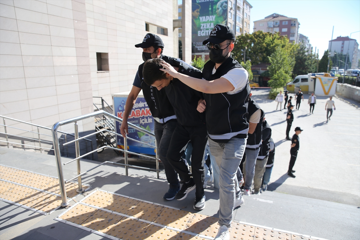 Eskişehir'de uyuşturucu operasyonu: 9 kişi yakalandı, 147 bin hap ele geçirildi