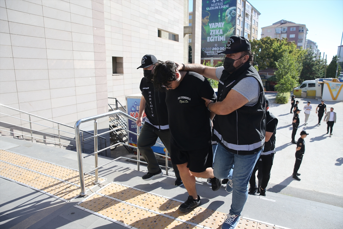 Eskişehir'de uyuşturucu operasyonu: 9 kişi yakalandı, 147 bin hap ele geçirildi