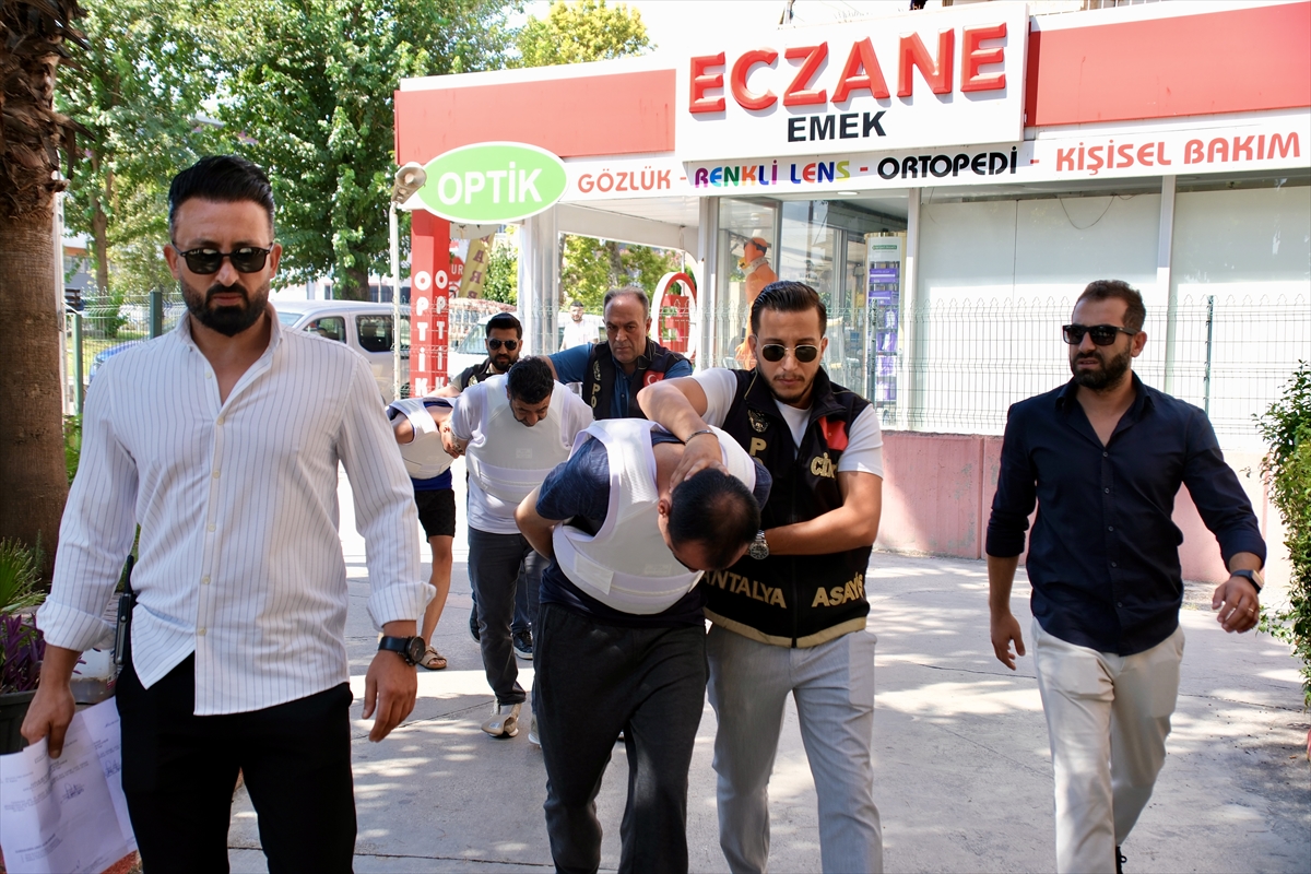 Antalya'da 1 kişinin öldüğü silahlı saldırıya ilişkin 3 şüpheliden 2'si tutuklandı