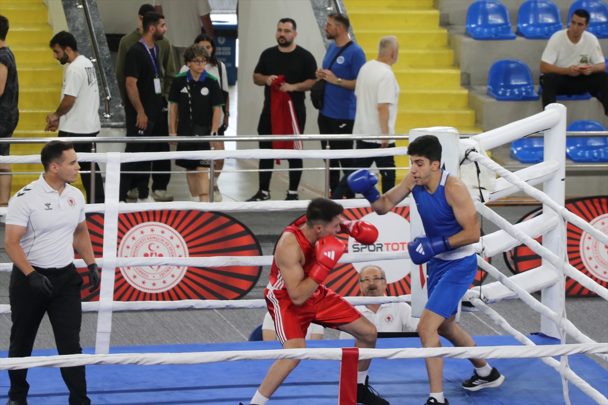 Rize'deki Yeşilay 23 Yaş Altı Türkiye Ferdi Boks Şampiyonası başladı