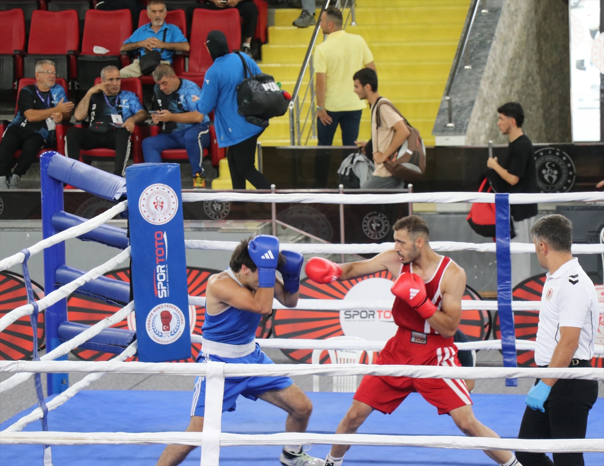 Rize'deki Yeşilay 23 Yaş Altı Türkiye Ferdi Boks Şampiyonası başladı