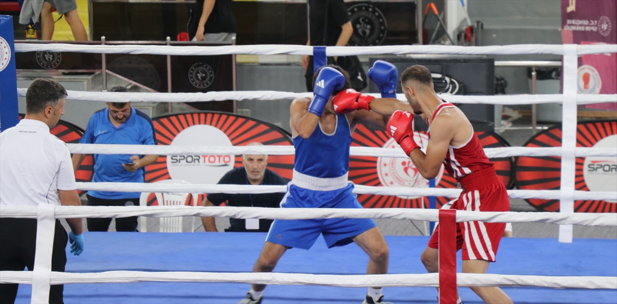 Rize'deki Yeşilay 23 Yaş Altı Türkiye Ferdi Boks Şampiyonası başladı
