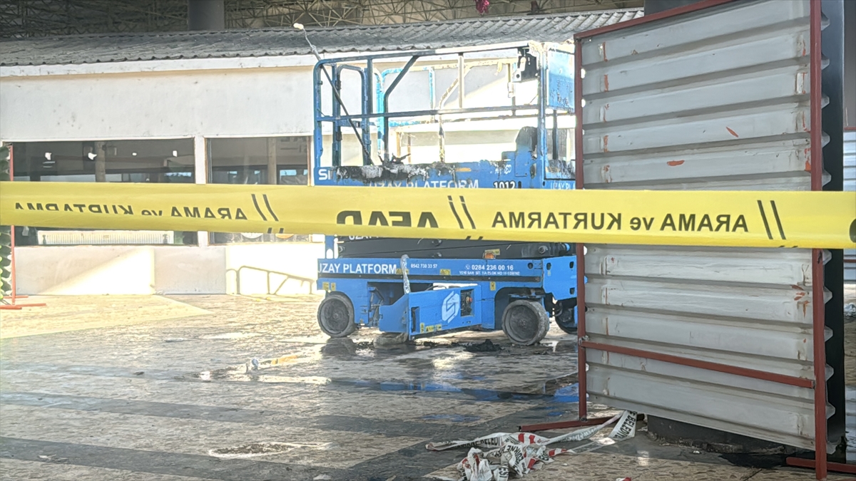 Edirne'de otogar çatısını boyayan 2 işçi yangında ağır yaralandı