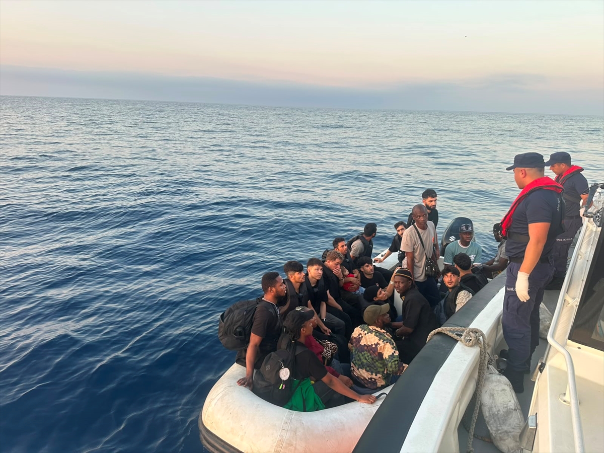 İzmir'de Sahil Güvenlik: 44 düzensiz göçmen yakalandı