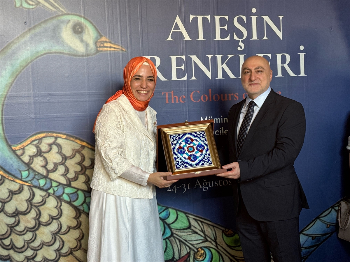 Mümine Ateş: Ateşin Renkleri sergisi Filistin'e dikkat çekiyor