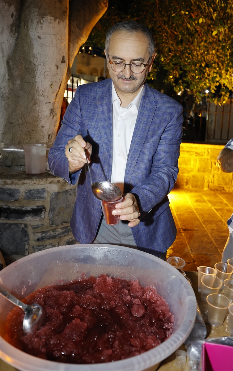Bodrum'da Mevlit Kandili coşkusu: Kar şerbeti ikram edildi