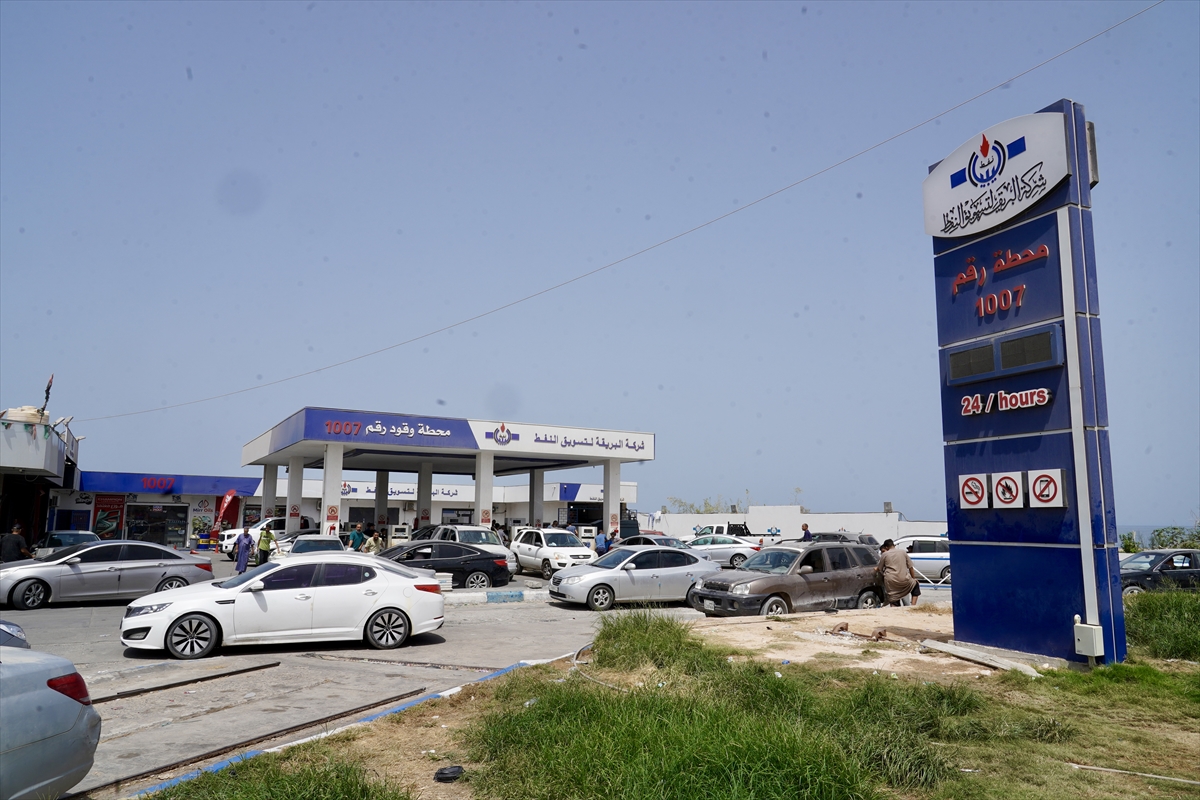 Libya'da yakıt krizi: Benzin istasyonlarında uzun kuyruklar