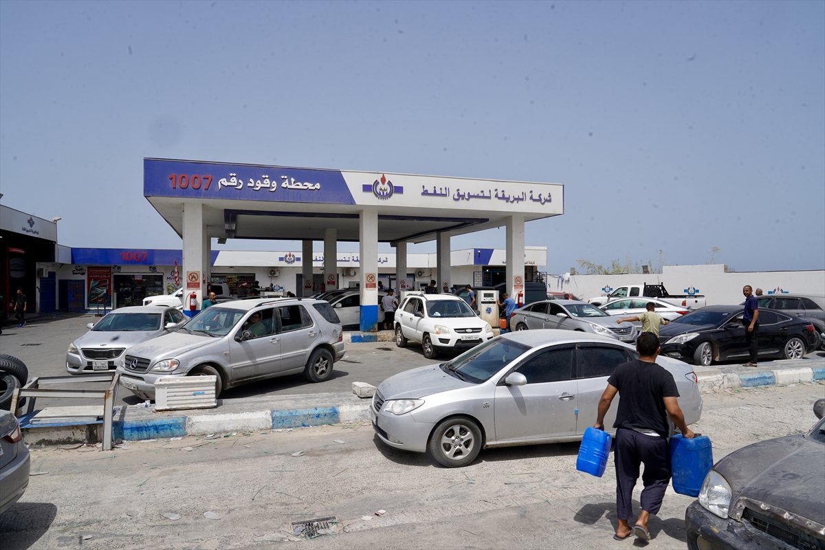 Libya'da yakıt krizi: Benzin istasyonlarında uzun kuyruklar