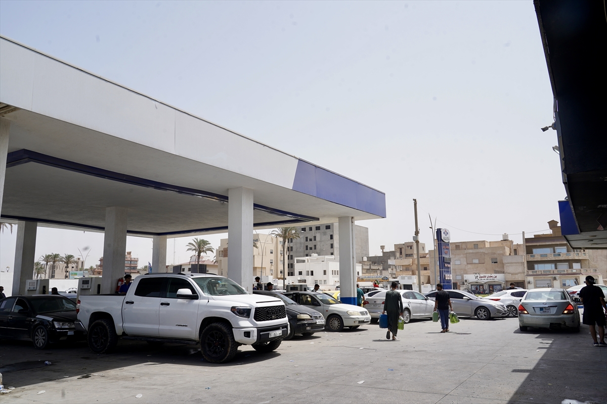 Libya'da yakıt krizi: Benzin istasyonlarında uzun kuyruklar