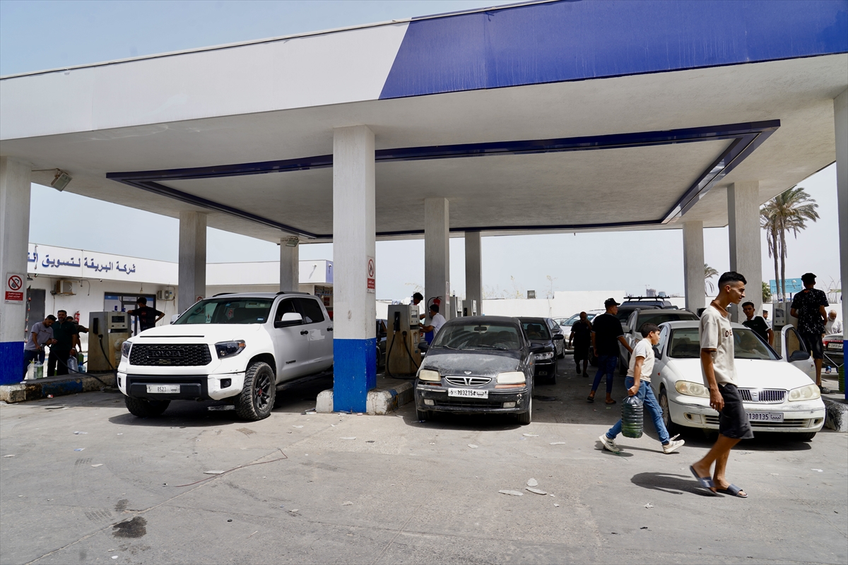 Libya'da yakıt krizi: Benzin istasyonlarında uzun kuyruklar