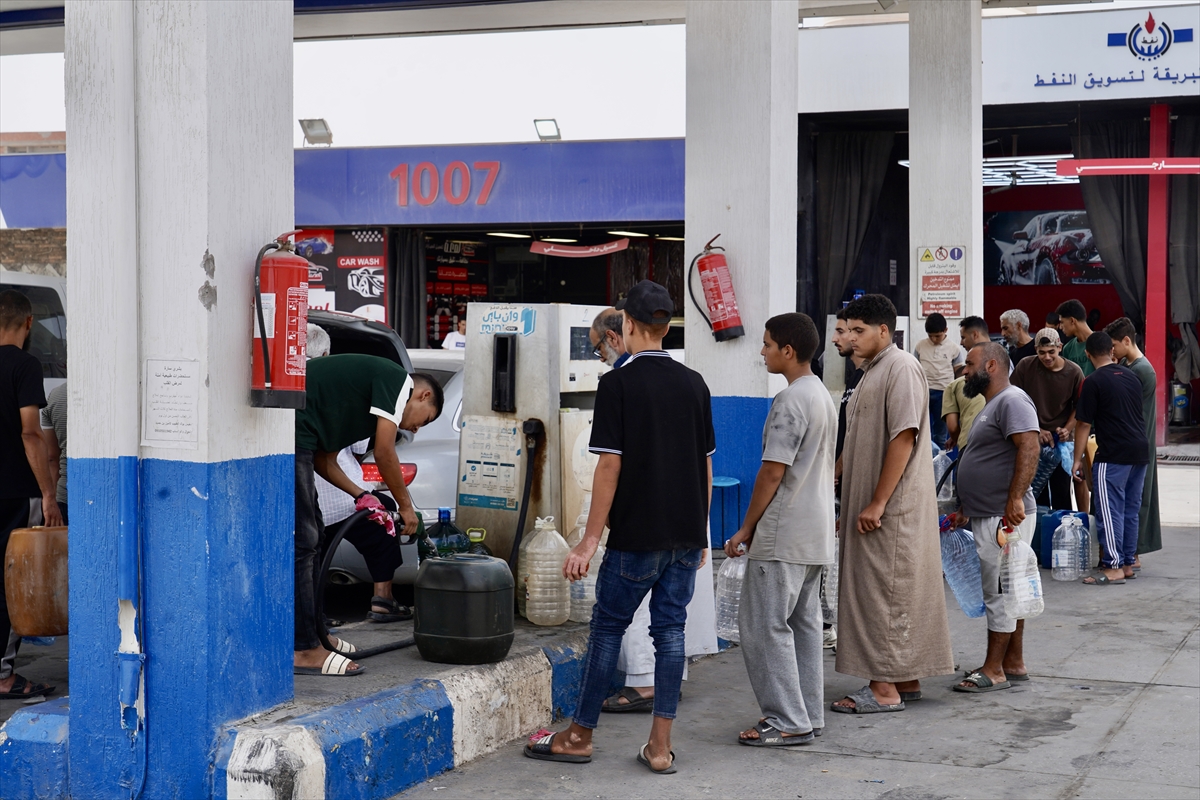 Libya'da yakıt krizi: Benzin istasyonlarında uzun kuyruklar