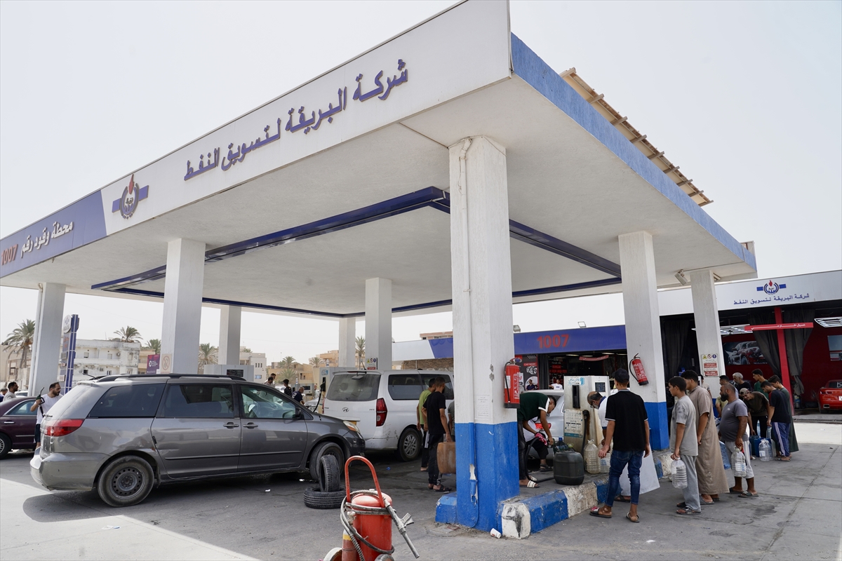 Libya'da yakıt krizi: Benzin istasyonlarında uzun kuyruklar