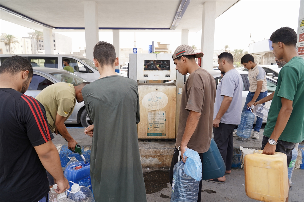 Libya'da yakıt krizi: Benzin istasyonlarında uzun kuyruklar