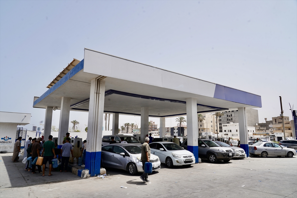 Libya'da yakıt krizi: Benzin istasyonlarında uzun kuyruklar