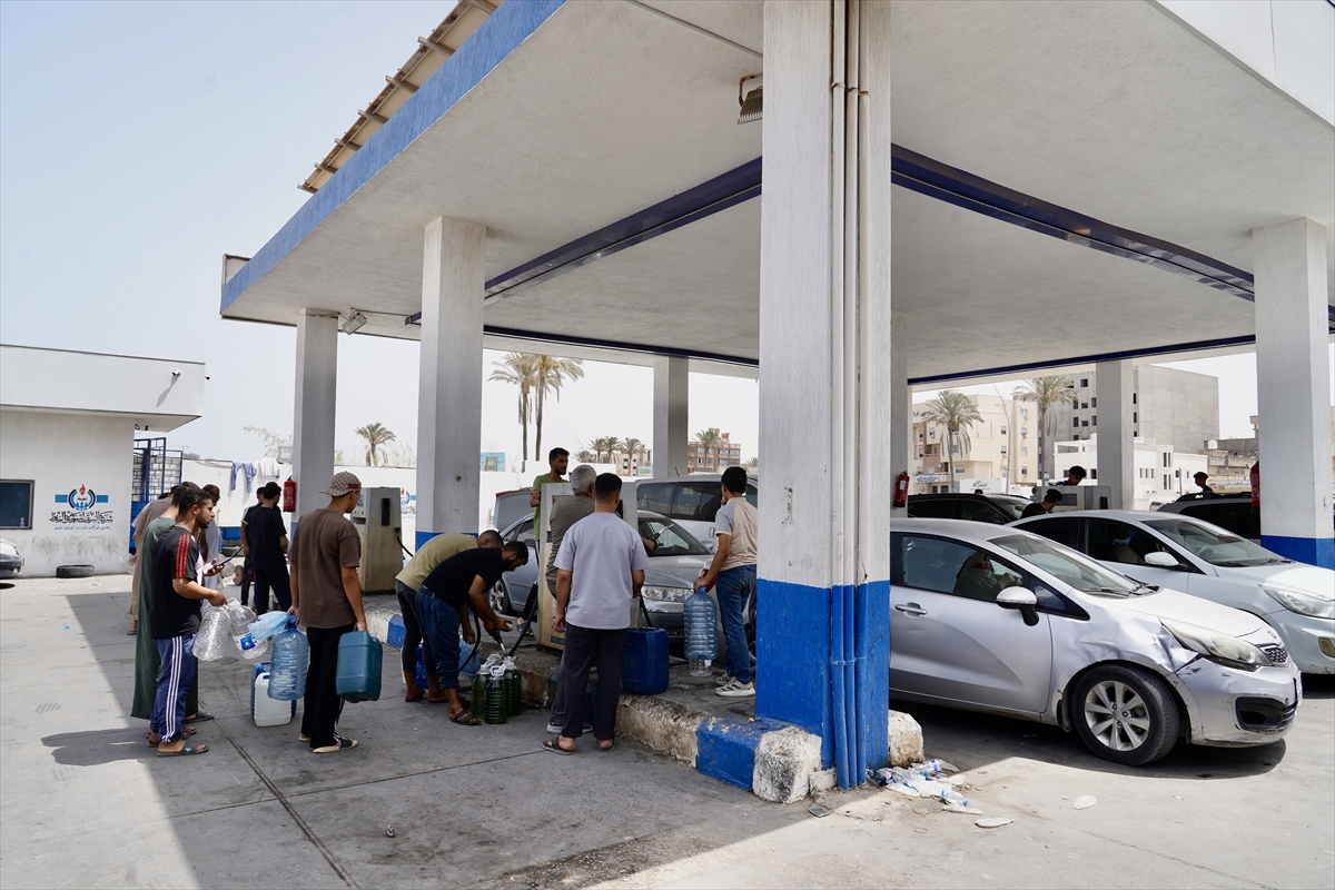 Libya'da yakıt krizi: Benzin istasyonlarında uzun kuyruklar