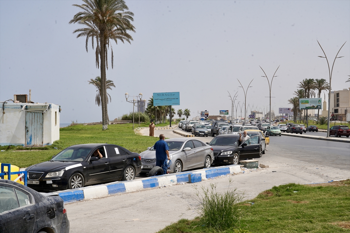 Libya'da yakıt krizi: Benzin istasyonlarında uzun kuyruklar