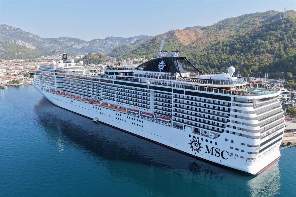 Marmaris'e 4 bin 239 turist getiren MSC Divina kruvaziyeri