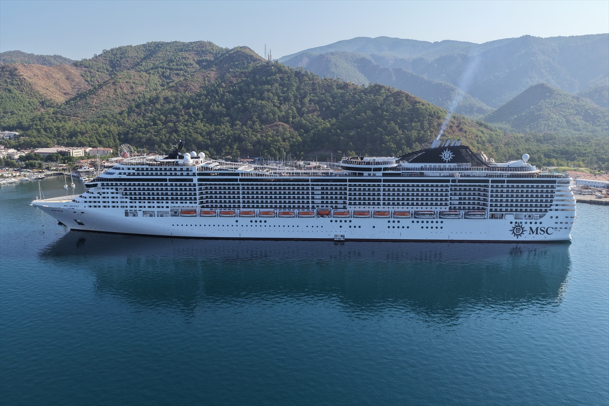 Marmaris'e 4 bin 239 turist getiren MSC Divina kruvaziyeri