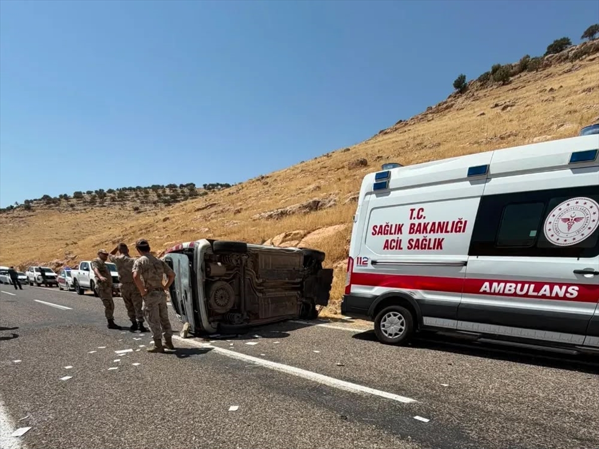 Mardin'de hafif ticari araç kazası: 1 ölü, 1 yaralı