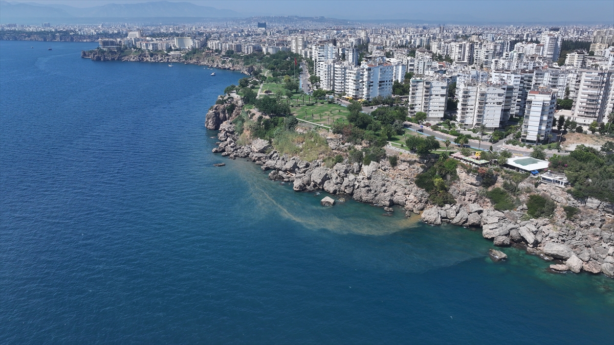 Antalya Falez Parkı'nda denize atık su sızıntısı: ASAT müdahale etti