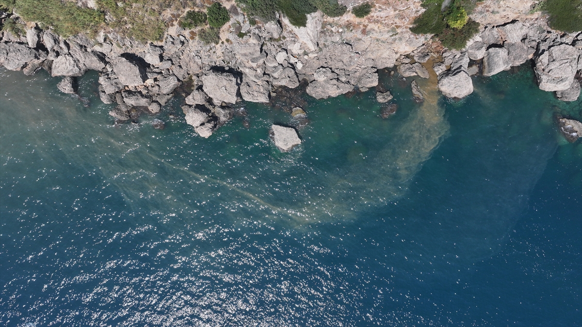 Antalya Falez Parkı'nda denize atık su sızıntısı: ASAT müdahale etti