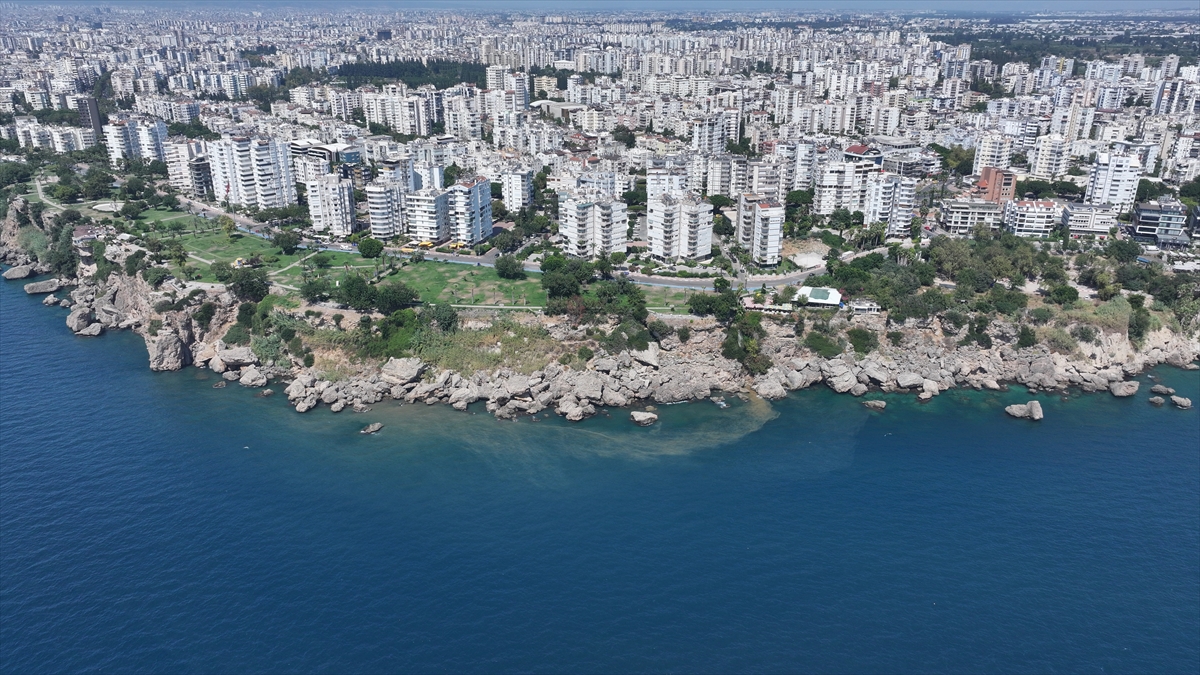 Antalya Falez Parkı'nda denize atık su sızıntısı: ASAT müdahale etti