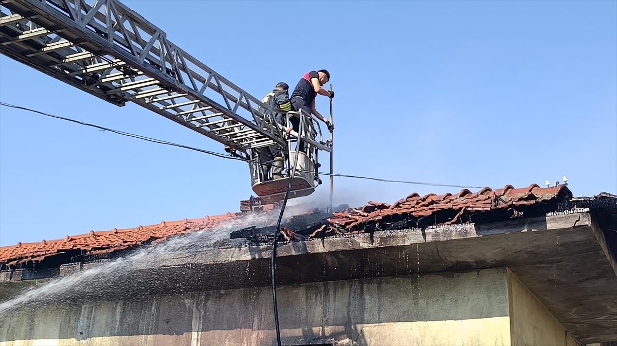 Sivas'ta müstakil evde çıkan yangında 1 kişi dumandan etkilendi