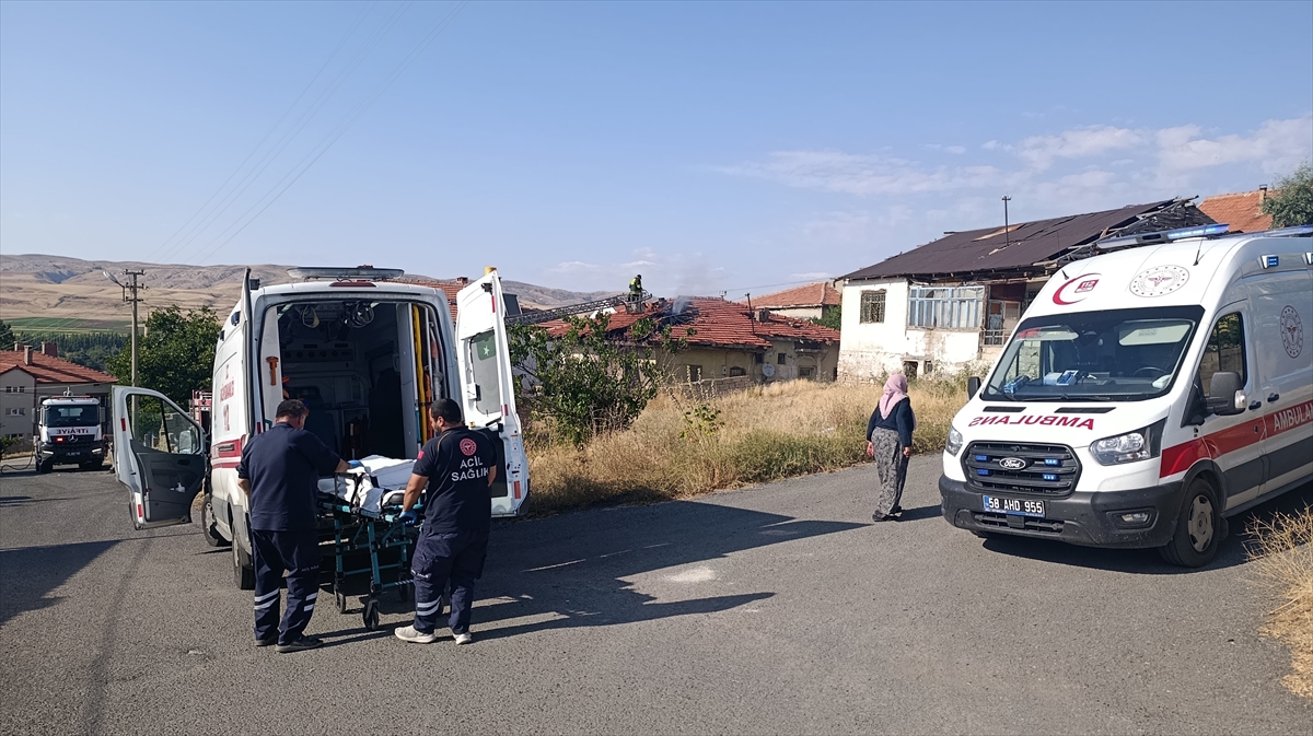 Sivas'ta müstakil evde çıkan yangında 1 kişi dumandan etkilendi