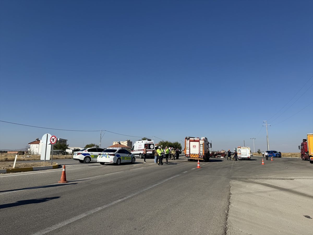 Karaman'da trafik kazası: İki otomobil çarpıştı, 6 yaralı