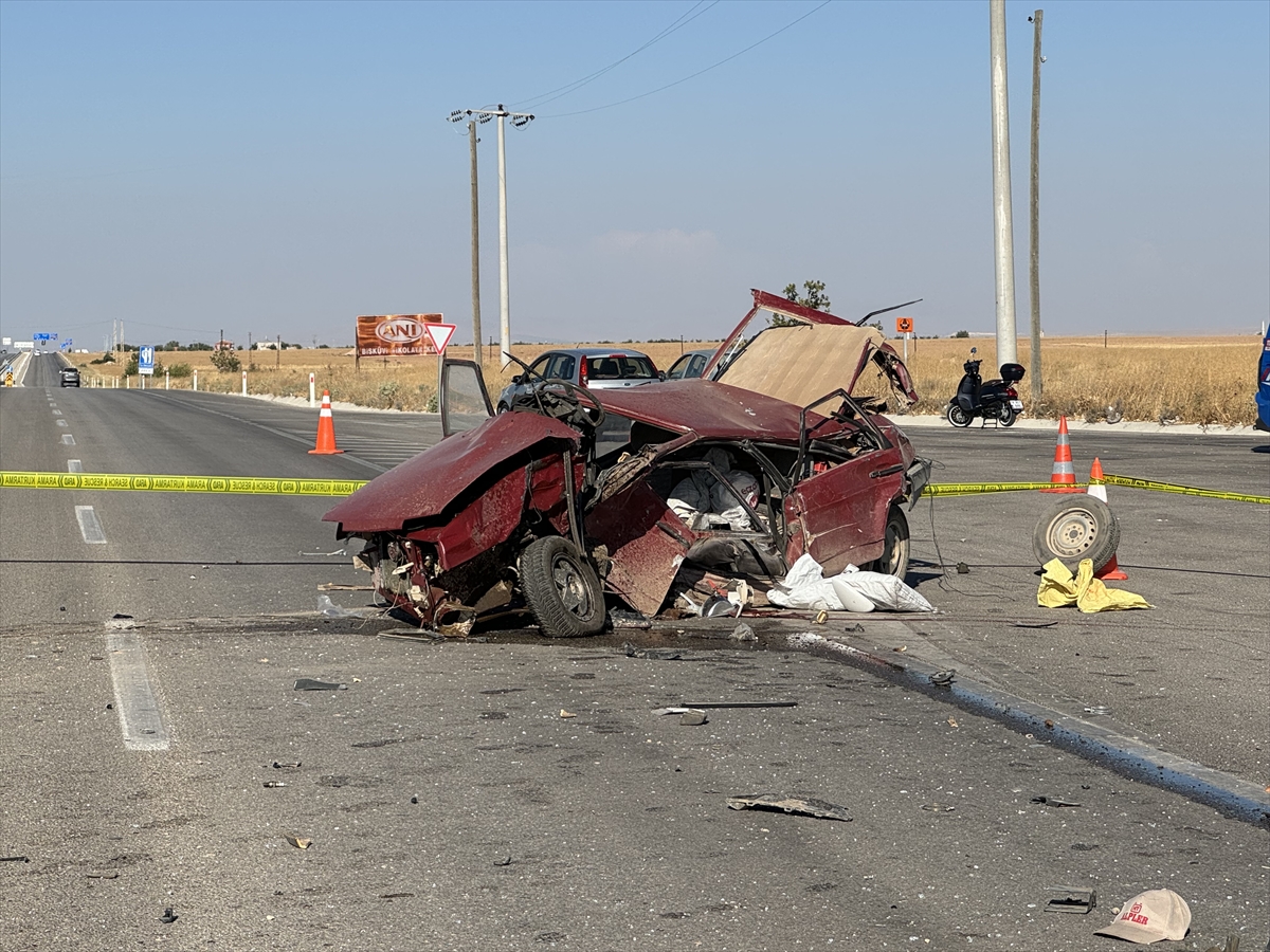 Karaman'da trafik kazası: İki otomobil çarpıştı, 6 yaralı
