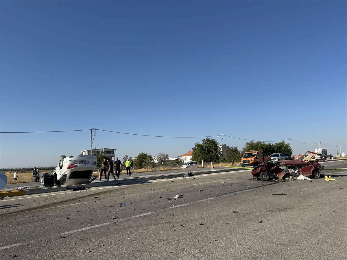 Karaman'da trafik kazası: İki otomobil çarpıştı, 6 yaralı