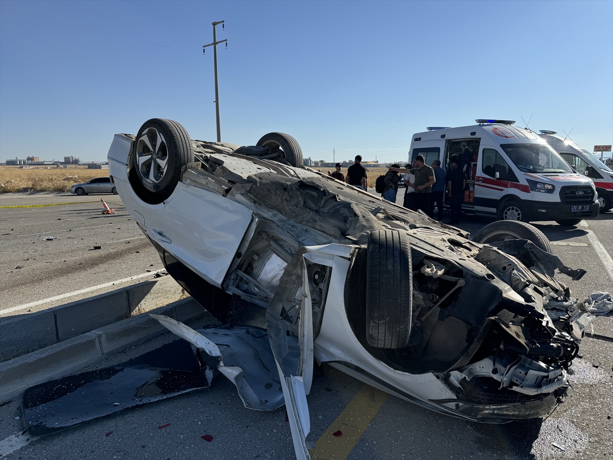 Karaman'da trafik kazası: İki otomobil çarpıştı, 6 yaralı