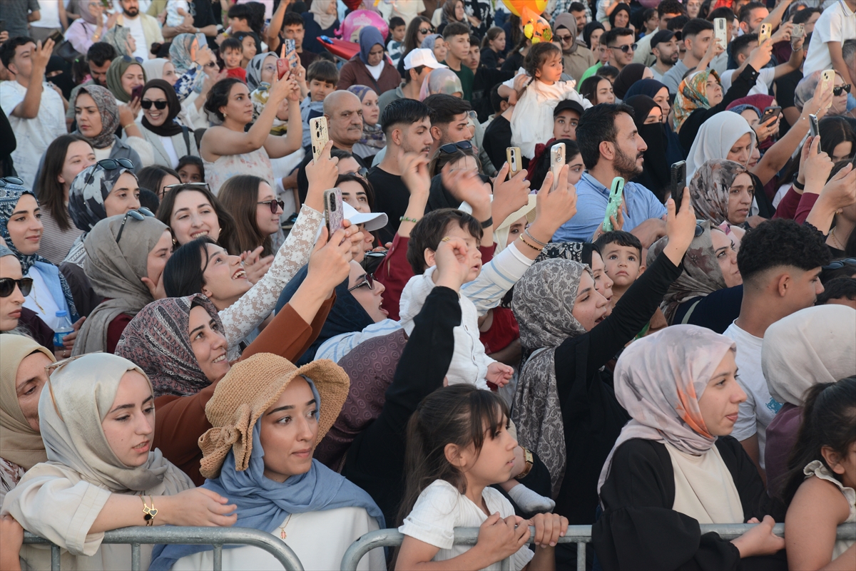 Sinan Akçıl: Malazgirt Zaferi etkinliklerinde konser verdi