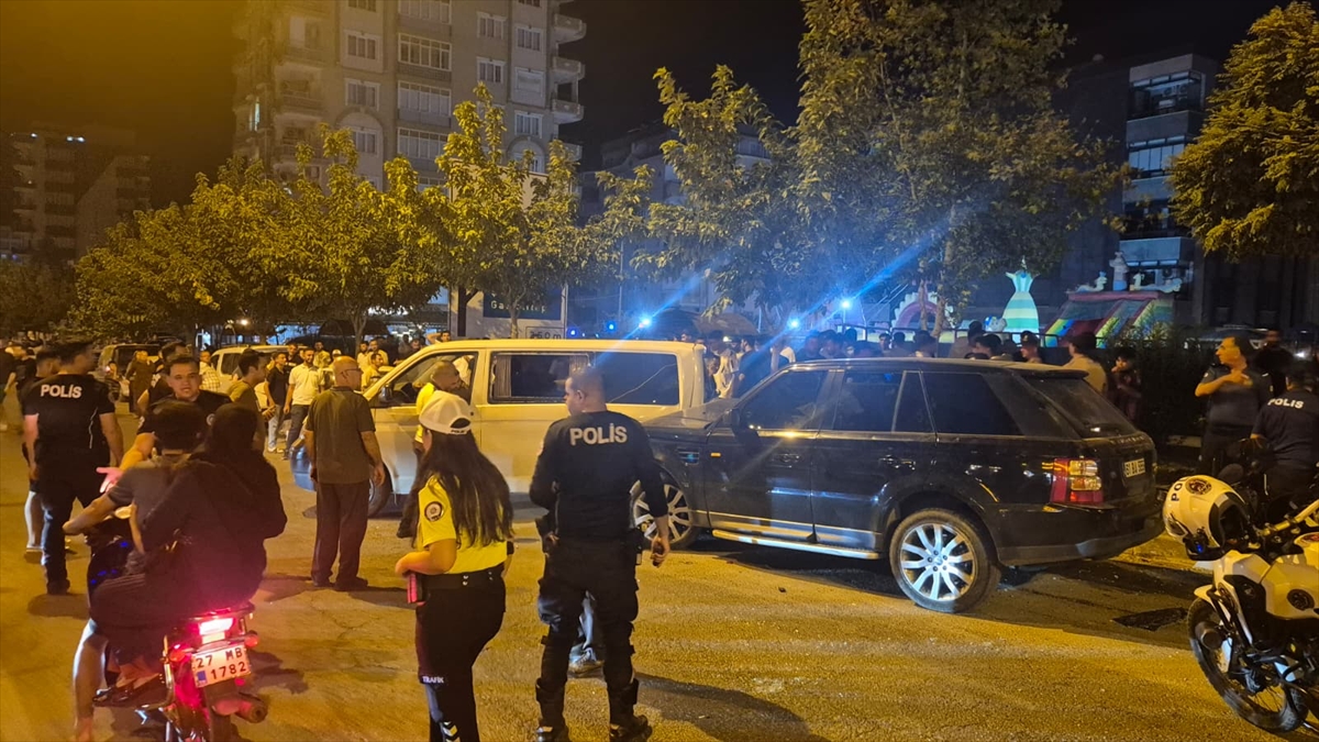 Gaziantep'te polisten kaçan sürücü 3 araca çarptı: Yakalama çalışması
