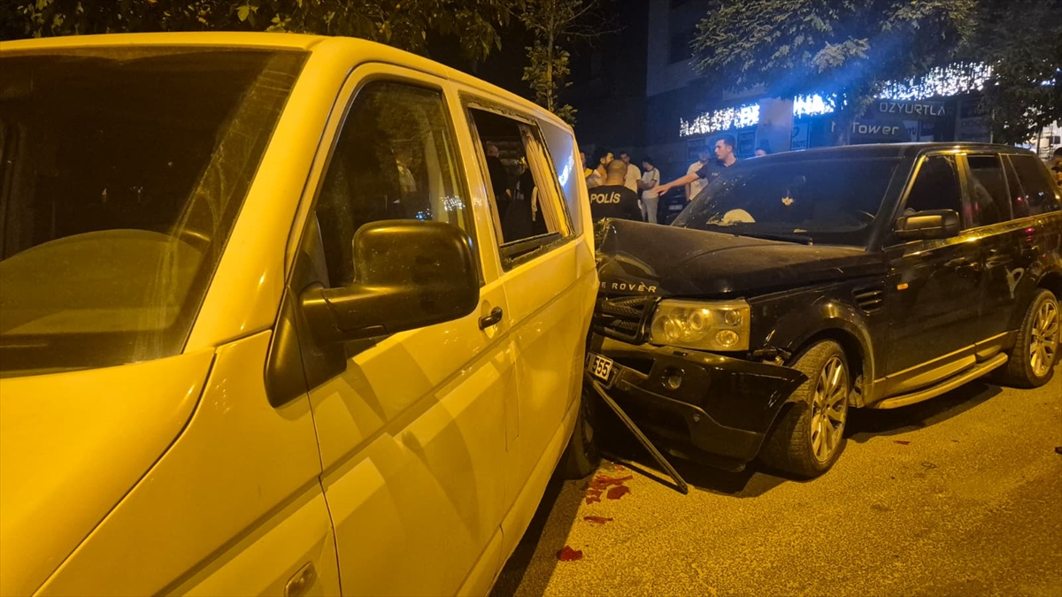 Gaziantep'te polisten kaçan sürücü 3 araca çarptı: Yakalama çalışması