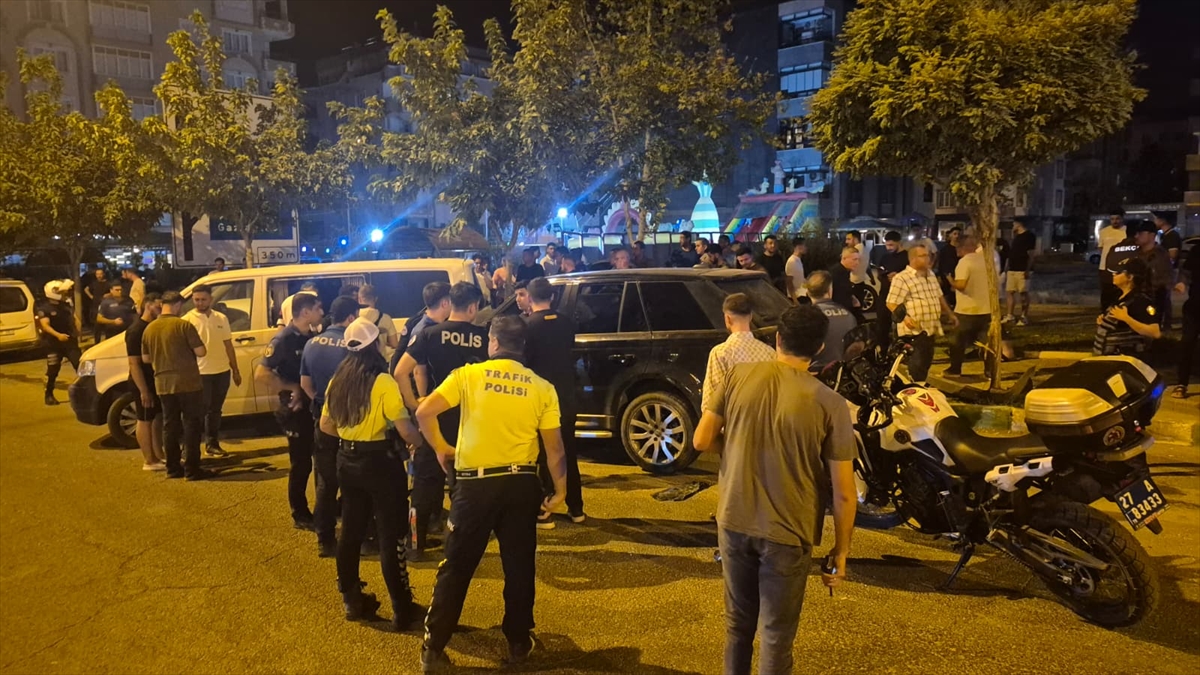 Gaziantep'te polisten kaçan sürücü 3 araca çarptı: Yakalama çalışması