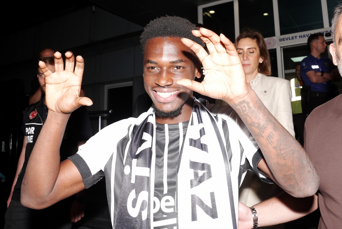 Ernest Poku: Beşiktaş'a transfer için İstanbul'da