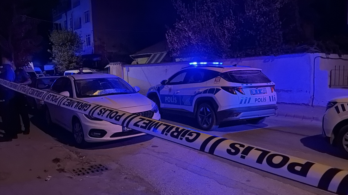 GÜNCELLEME - Eskişehir'de arkadaşını bıçakla öldürdüğü iddia edilen zanlı tutuklandı