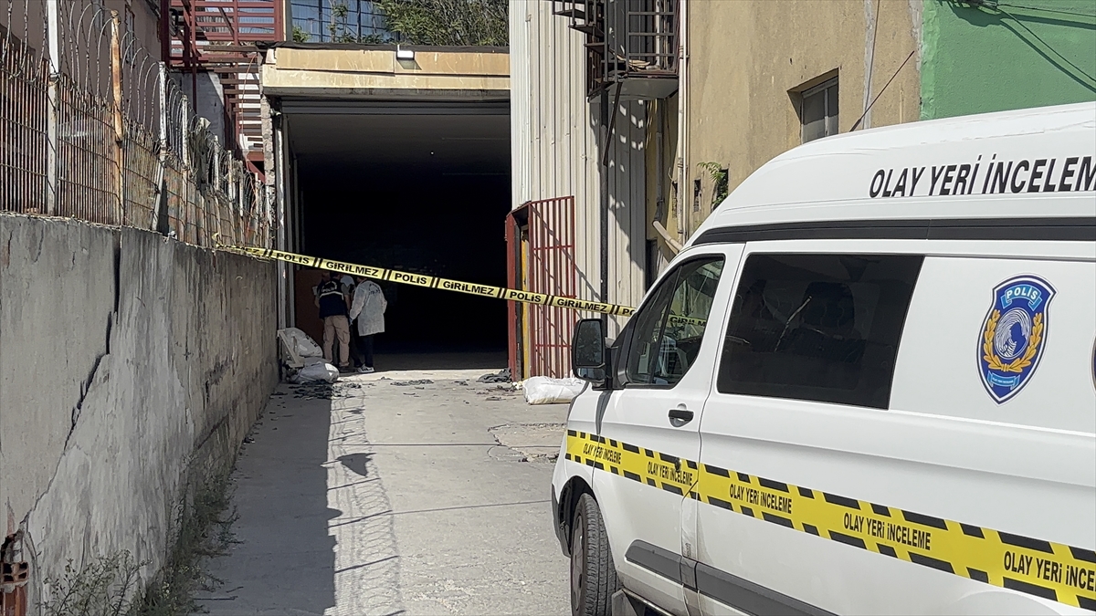 Gaziosmanpaşa'da yük asansörüyle 4. kattan zemine düşen işçi yaralandı